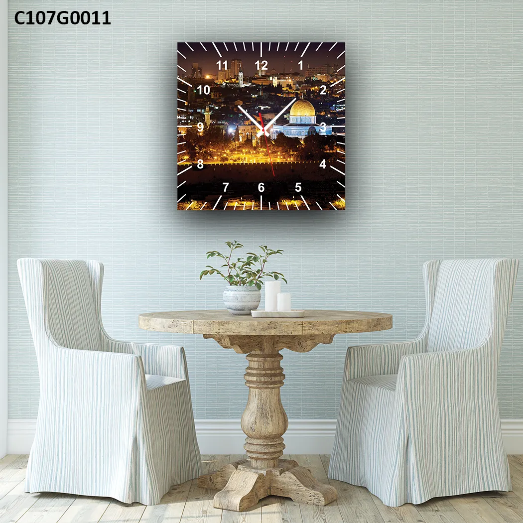 ساعة قبة الصخرة ليلاً في القدس